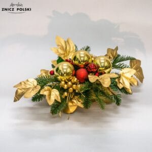 Starannie wykonany stroik świąteczny