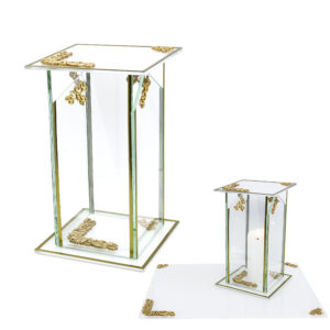 Prosty ozdobny szklany znicz kapliczka w kolorze białym ze złotymi ornamentami GLASS DEKOR