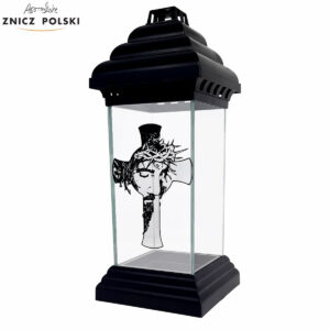 Wyjątkowy znicz kapliczka z ukrzyżowanym Chrystusem