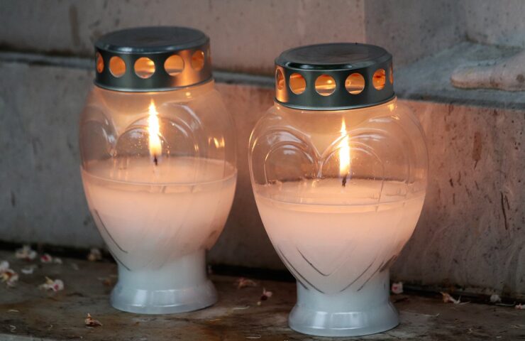 Znicze z dedykacją dla babci