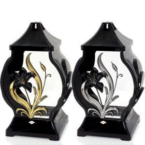 Okrągły znicz z ozodbnym czarnym kwiatem lilii