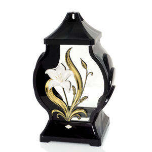 Okrągły znicz z ozodbnym białym kwiatem lilii