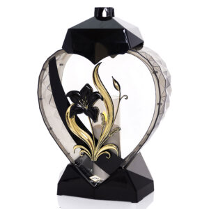 Znicz w kształcie serca z czarnym kwiatem lilii