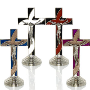 Krzyż stojący metalowy zdobiony żywicą kolorową