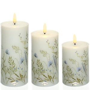 Woskowana świeca LED z odzonymi pastelowymi kwiatami w kolorze niebieskim - 13cm, 15,5cm lub 18cm