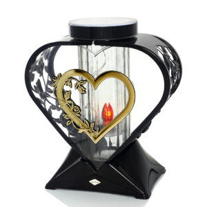 Znicz solarny w kształcie serca z odobnymi ażurami na bokach NOWOŚĆ